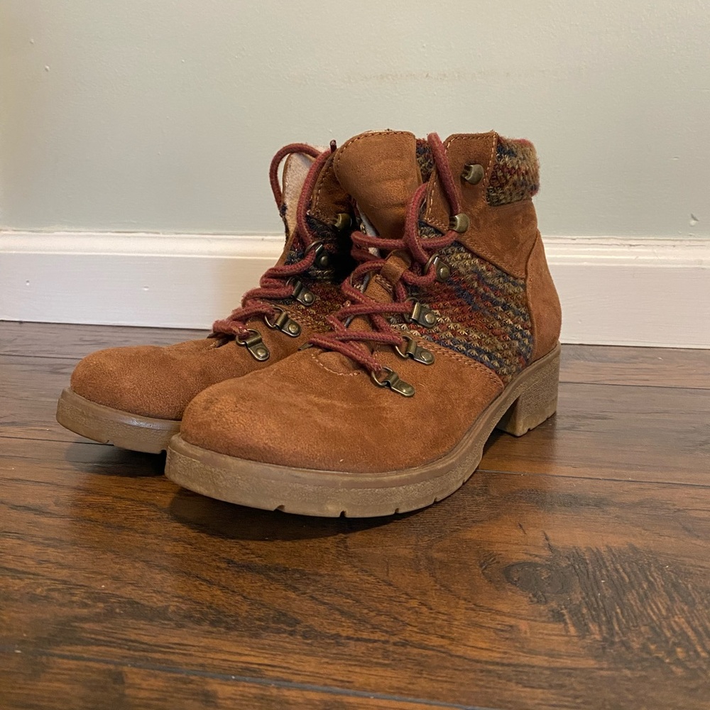 Lace up boots